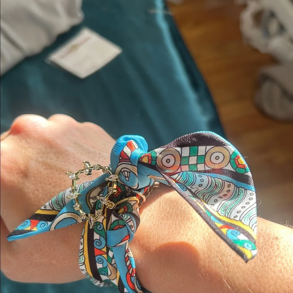100% silk. Made in France. High quality scarf bracelet. With gold heart pendant! - Picture 2 of 16